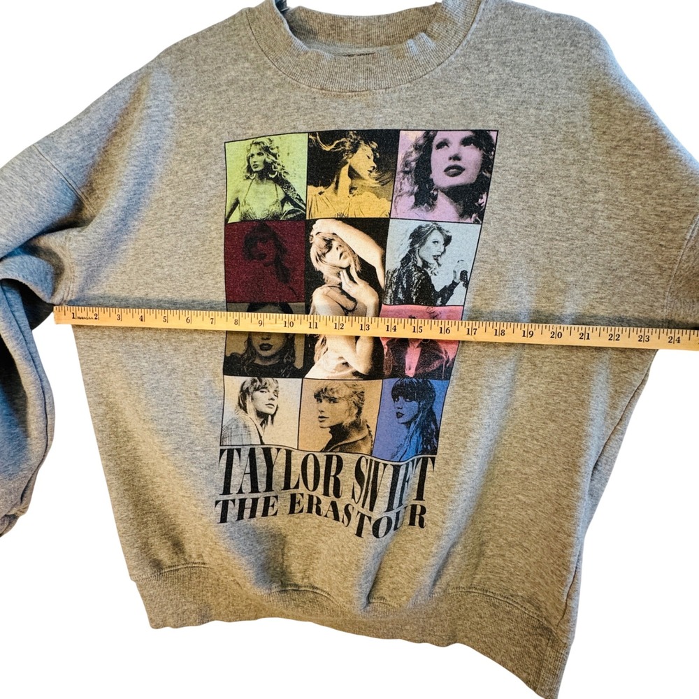 Taylor Swift‎ Eras Tour Crewneck Sweatshirt Gray Graphic Pullover Medium Merch - Picture 7 of 8